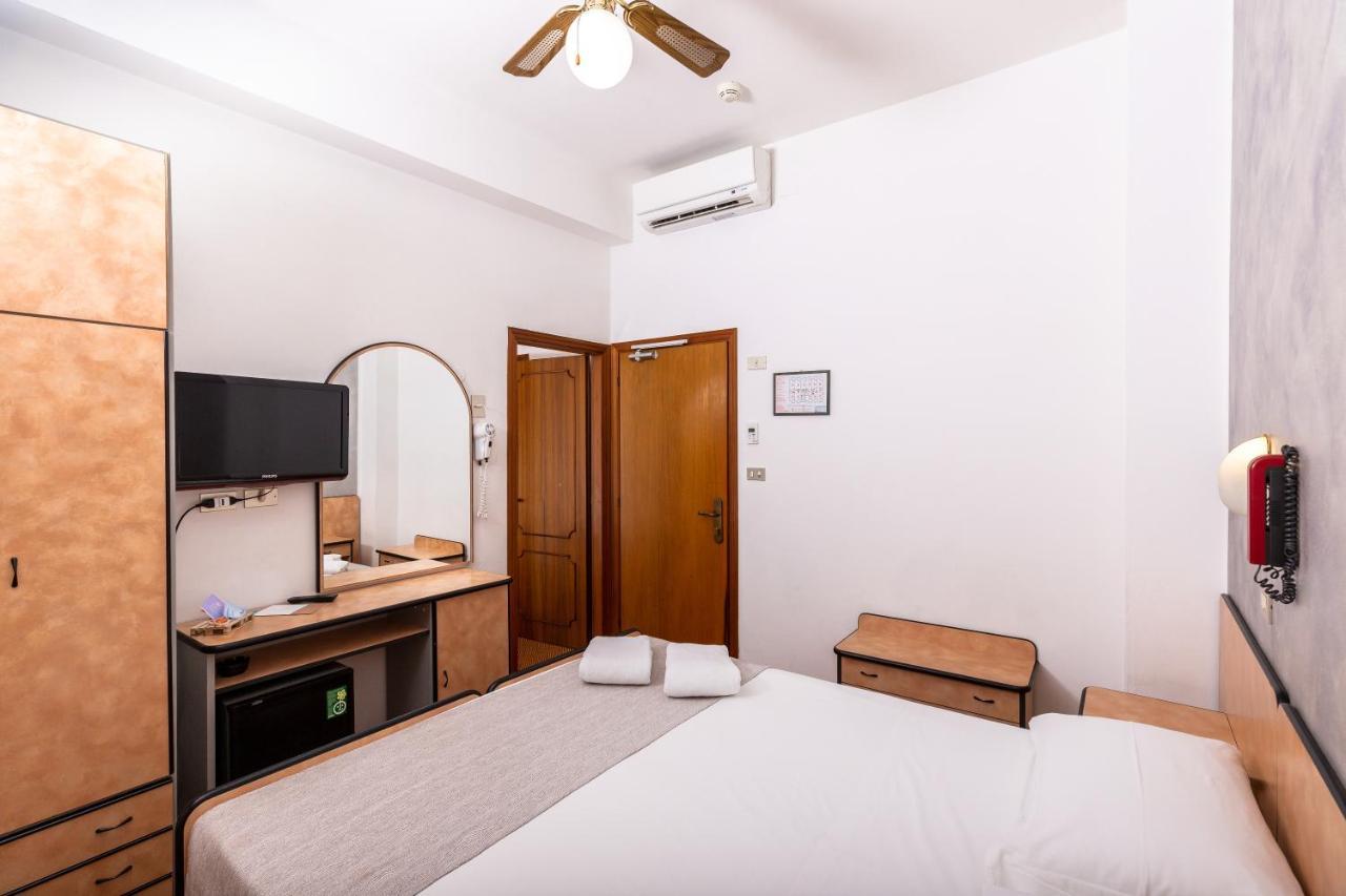 Hotel Albatros Rimini Bagian luar foto