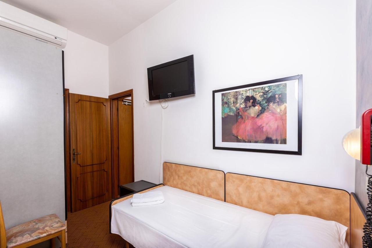 Hotel Albatros Rimini Bagian luar foto