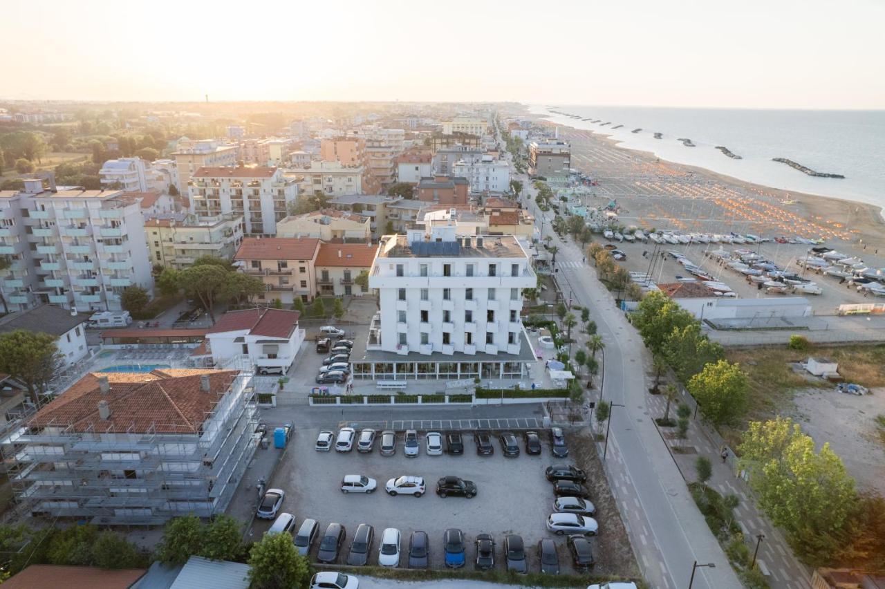 Hotel Albatros Rimini Bagian luar foto
