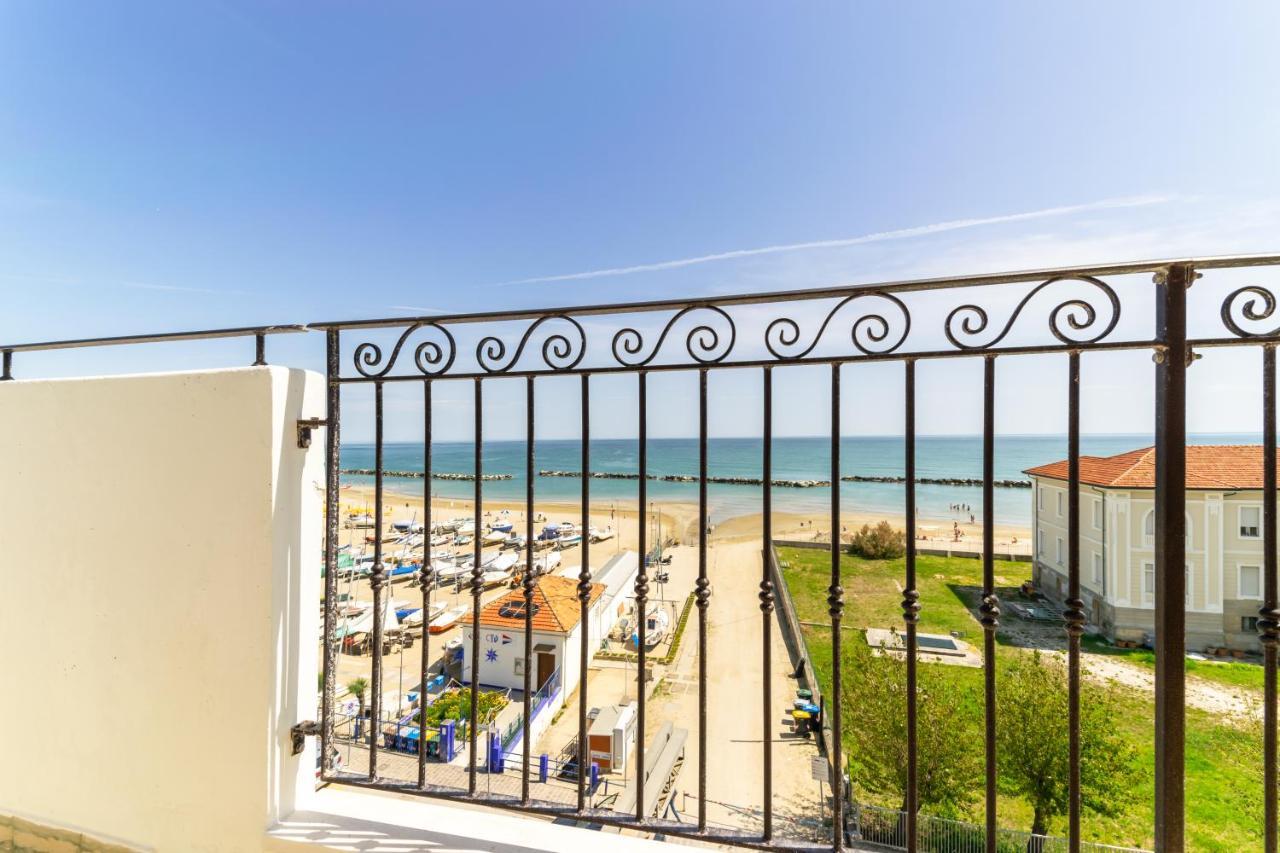 Hotel Albatros Rimini Bagian luar foto